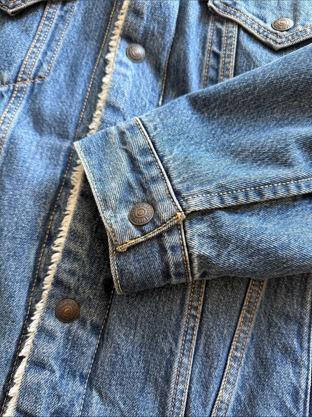 Levis - Men's Blue Sherpa-Lined Denim Jacket medium - Picture 4 of 6